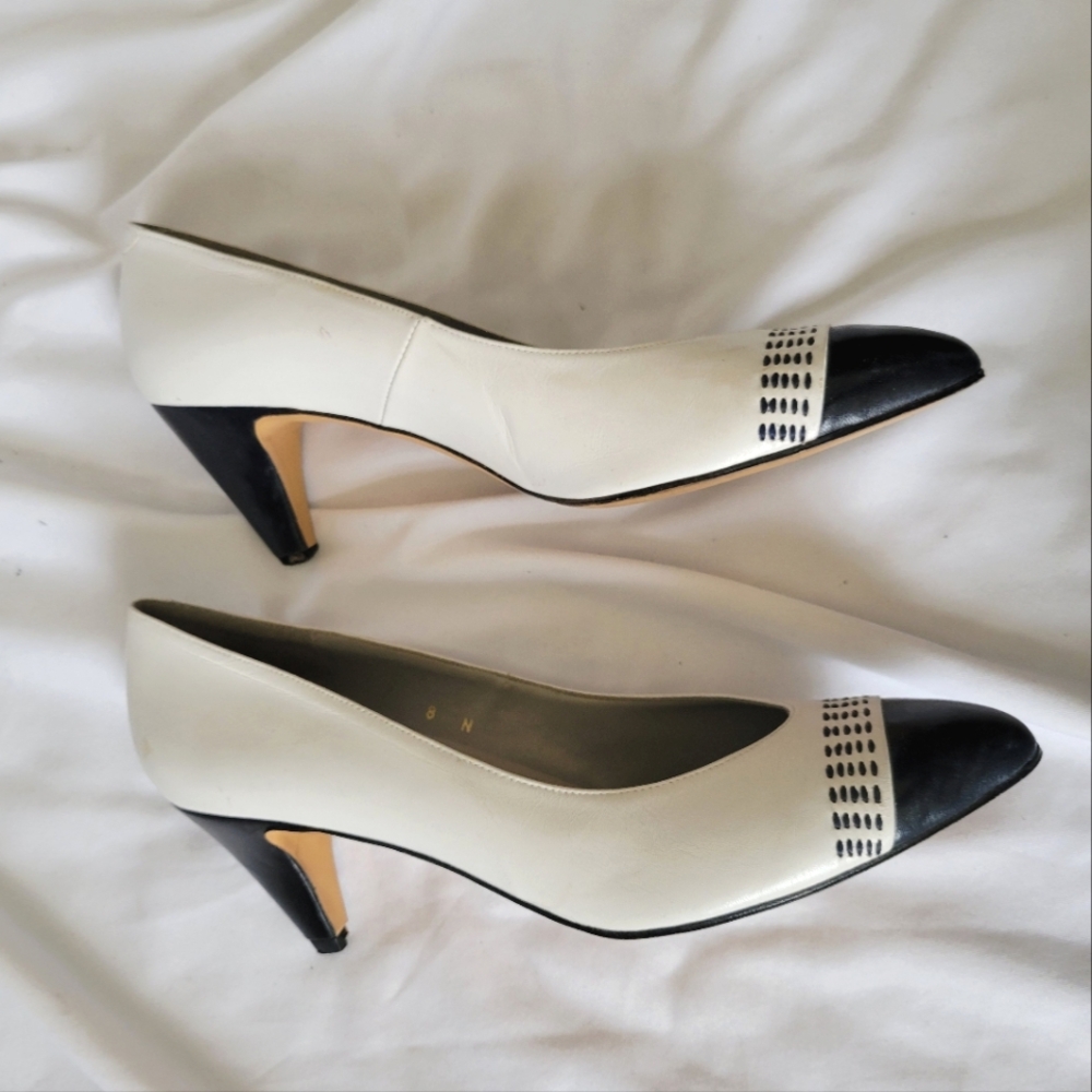 80s Pappagallo Spectator white and navy pumps, sz. 8N high heels